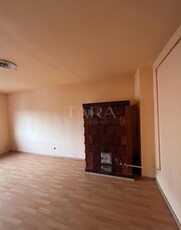 Apartament cu 3 camere de vanzare, in centrul Apahidei