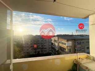 Apartament cu 4 camere de vanzare pe Strada Alunisului Gata de mutare, mobilat si utilat complet, cu acoperis izolat si centrala proprie de vanzare