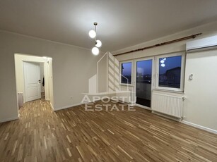 Apartament cu 4 camere in zona Dambovita, decomandat