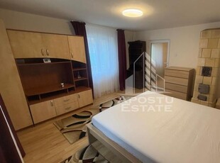 Apartament la casa cu 2 camere si centrala proprie, in zona Lipovei