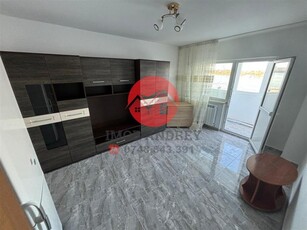 Apartament luminos, renovat, 2 camere decomandate, etaj 2, mobilat/utilat, faleza de vanzare