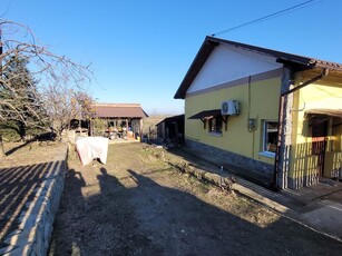 Casa Comana, Gradistea. Proprietatea este amplasata la sosea