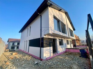 Casa de vanzare in Sibiu - terasa si curte proprie de vanzare