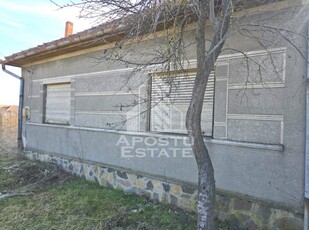 Casa individuala, de vanzare, in Curtici.