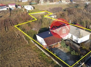 Casa renovata de vanzare, 3 camere, 120 mp, teren 1.153 mp, garaj si livada de vanzare