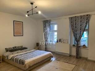 Casa single, cu 3 apartamente si garsoniera , regim hotelier-zona ultracentrala