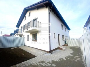 Casa tip quadruplex situata intr-un ansamblu rezidential nou din Sibiu