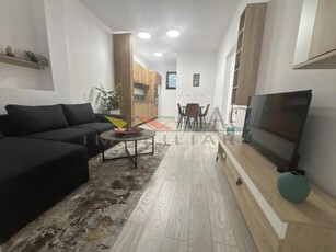 Central - Inchiriere apartament 3 camere - Str. Revolutiei