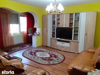 Apartament 2 camere, decomandat, etaj intermediar, Visan