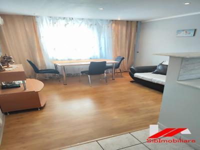 Apartament 3 camere total decomandat , zona Vasile Aron
