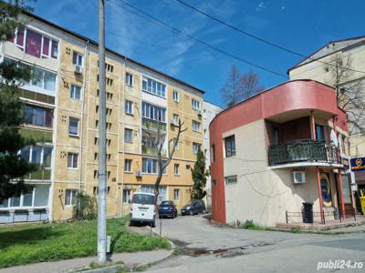 Vand in Lugoj apartament cu 3 camere etaj 2 ,central