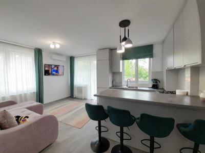 Apartament de 3 camere ultra lux, 53 mp, 120 mp Gradina, parcare, zona Vivo