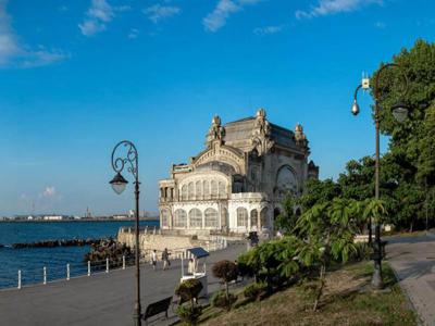 Apartament imens in cladire speciala langa Cazino in zona Peninsulara