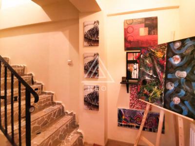Apartament dispus pe 2 niveluri in zona Muzeul Apei, la intrare in Floresti!