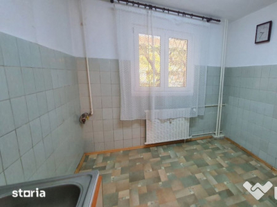 Apartament 2 camere semidecomandat - Teiul Doamnei