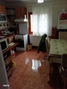 Apartament 3 camere etaj 1 zona excelenta