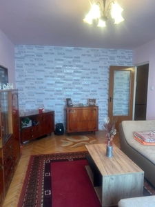 Apartament 3 camere Stadion, etaj intermediar