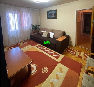 Apartament de vanzare 3 camere pivnita Sibiu Mihai Viteazul