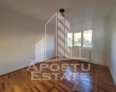 Apartament cu 2 camere, etaj intermediar, zona Aradului