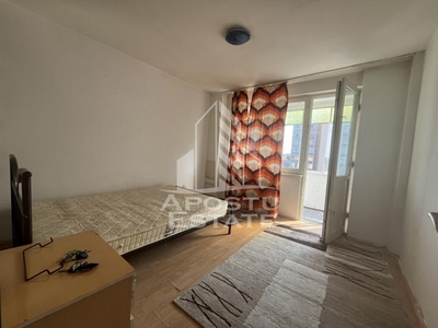 Apartament cu 2 camere , semidecomandat, 2 balcoane pe Bdul Dragalina