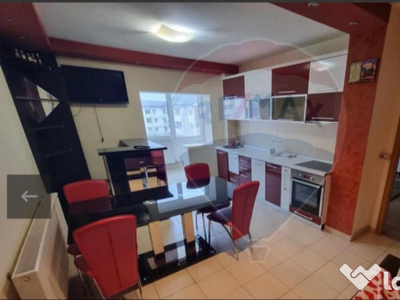 Apartament cu 3 camere de închiriat în zona Central