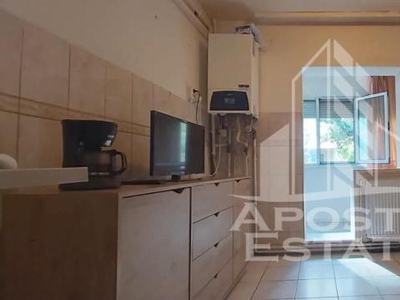 Apartament cu 3 camere decomandat zona Miorita