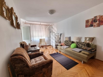 Apartament cu 3 camere, etaj 2, centrala proprie, zona Calea Lipovei