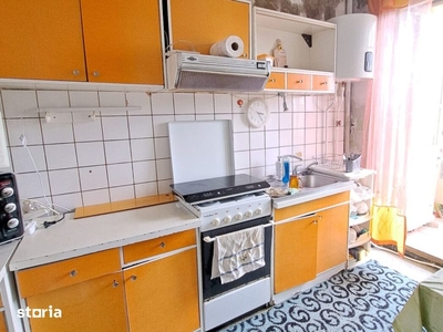 Apartament cu 3 camere, semidecomandat, etaj 4 din 4 cu hidroizolatie