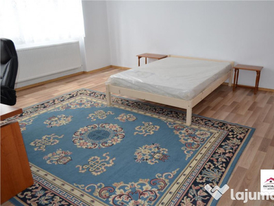 Apartament cu 3 Camere si 2 Bai de Inchiriat Zona Semicentra