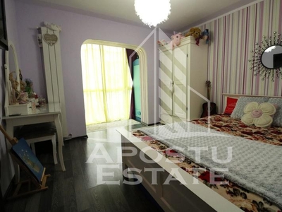 Apartament cu 3 camere, zona Lipovei