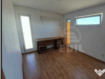 Apartament de 2 camere, semidecomandat, zona centrala