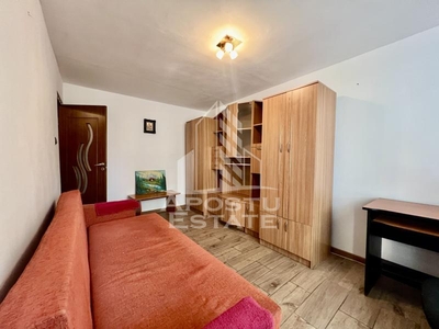 Apartament o camera, bucatarie inchisa, etaj 2, zona Badea Cartan