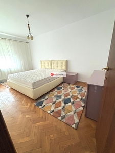 Apartament spatios 4 camere, 2 bai, etaj 1, zona Carolina Apulum