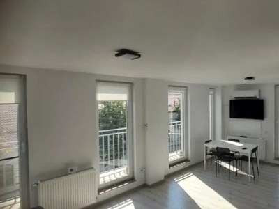 De inchiriat Apartament 2 camere, Ultracentral (Bloc Nou). Pret inchiriere: 2000 Lei/luna.