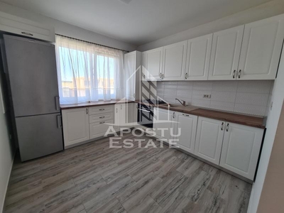 Duplex 3 camere, loc de parcare, curte proprie situat in Mosnita veche