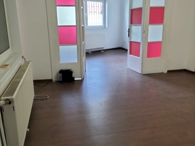 Inchiriere Toamnei, Bucuresti, apartament de 2 camere in vila spatiu comercial, birouri