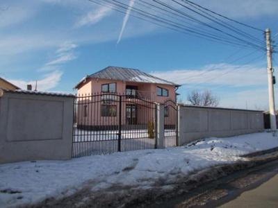 Vanzare vila P+M la 3 Km de Targoviste-zona nord.