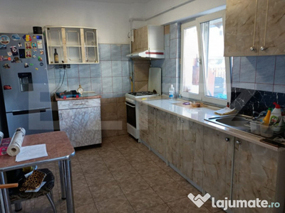 Apartament, 2 camere, decomandat, zona Sub Cetate