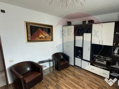 Apartament cu 2 camere de vânzare în zona Decebal-49500...