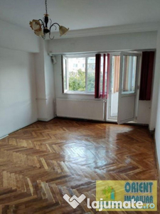 Trocadero, decomandat, apartament 2 camere de vanzare