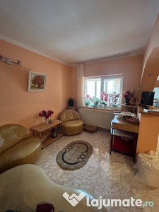 Vand apartament cu 4 camere ultacentral