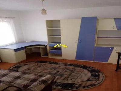 Apartament cu o camera, Cetate