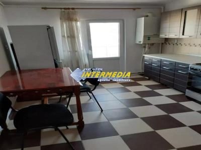 Apartament cu 3 camere decomandat de vanzare Cetate