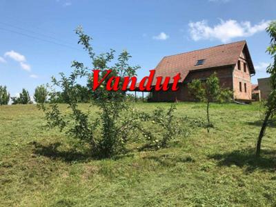 Casa la rosu de vanzare + Teren , la 10 km de Alba Iulia, Pret 65000 euro