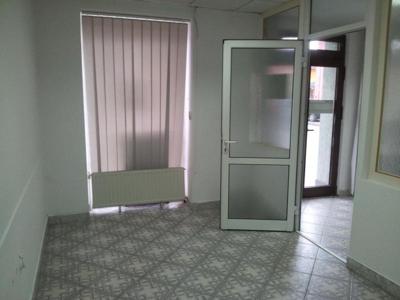 Spatiu de inchiriat, Zona Centru, Pret 300 euro/luna