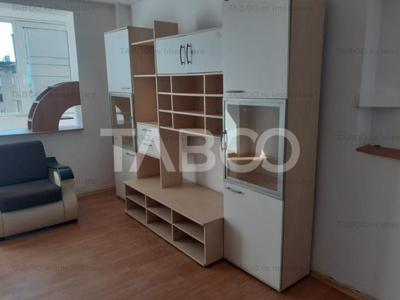 Apartament renovat 2 camere decomandate de vanzare zona Garii Fagaras