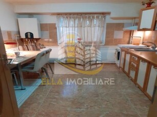 Apartament 3 camere zona Capat 1