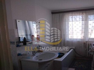 Apartament 3 camere zona Carrefour