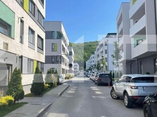 Apartament de 3 camere, 56 mp, terasa, parcare, zona Sub Cetate