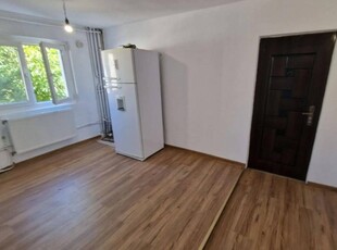 Apartament decomandat 3 camere etaj 3